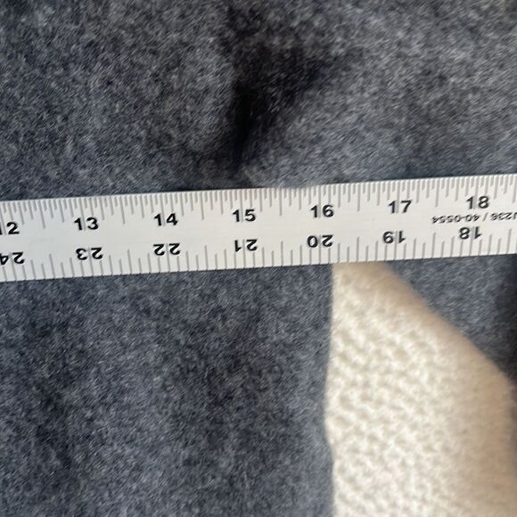 J Crew Cashmere shrunken crewneck sweater Size Large‎ Grey - Picture 6 of 7